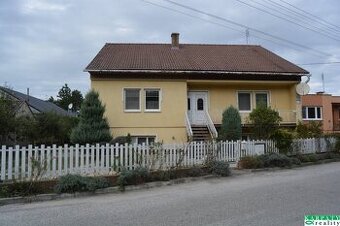 Na predaj veľký dvojgeneračný rodinný dom pri lese na Záhorí