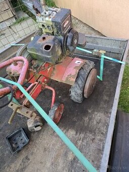 Malotraktor z motorom Briggs stratton