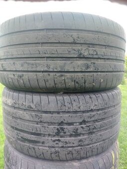 275/35 r19