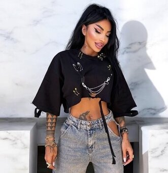Oversize damsky cierny volny crop top s retiazkou NOVY