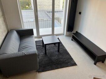 Novy 1izb. byt s balkonom, prenajaty za 650e/mesacne