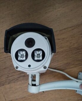 IP kamera Hikvision DS-2CD2232-I5 včetně držáku