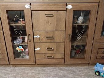 Predám vitrinovú komodu