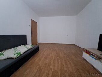 Šikovný 1-izbový byt s novým balkónom – Martin Podháj