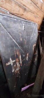 Starodávna ručne kovaná brána