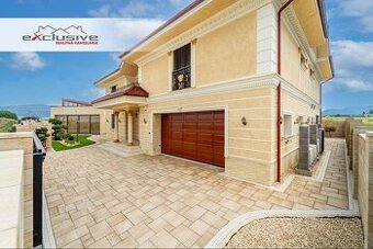 ZAUJÍMAVÁ CENAIMPOZANTNÁ RODINNÁ VILA-KRYTÝ BAZÉN-GARÁ