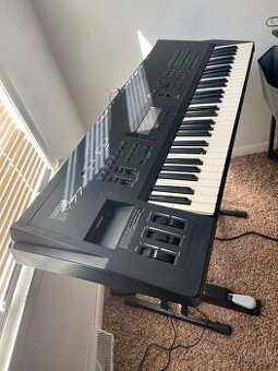 SY 77 Yamaha Nadupaný syntetizátor