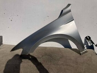 VW PASSAT B8 2014- ĽAVÝ PREDNÝ BLATNÍK