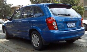 Mazda 323f typ BJ rok 2000 modrá  metalíza 2.0 ditd