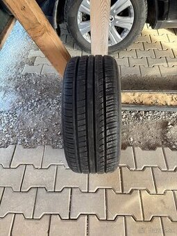 225/40R18