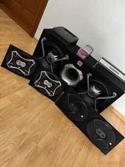 Subwoofer JBL do auta