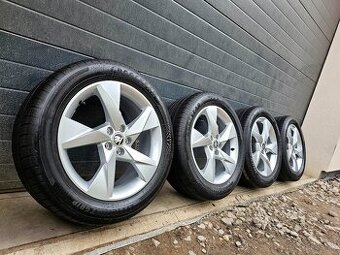 Zánovná Letná Sada Škoda Volans Kamiq 205/55 R17 GoodYear
