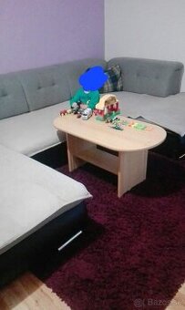 Sedacka v tváre U