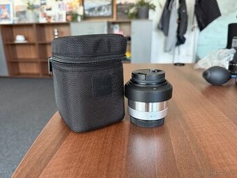 Sigma 60mm f/2,8 DN Art M43 Silver - TOP stav
