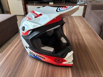Nová prilba ČZ Limited Edition