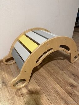 Drevená montessori hojdačka