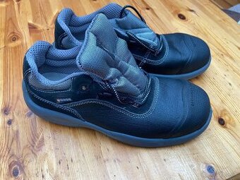 Predam pracovne topanky44