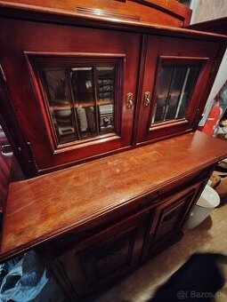 Predaj, starožitna skriňa s vitrinom