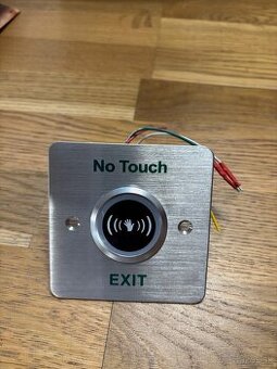 Bezdotykové tlačidlo na otváranie dverí Hikvision