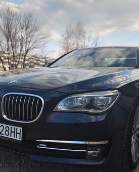 BMW 740i (3 liter benzín) r. 2014