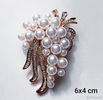 Perličková brošňa nenosená