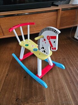 Drevenný hojdací koník