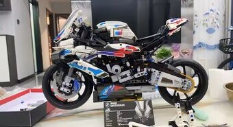 BMW M1000 RR - 1920 dielikov (technic stavebnica)