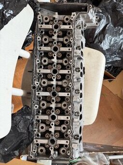 Hlava motora s vačkami BMW N57 330d