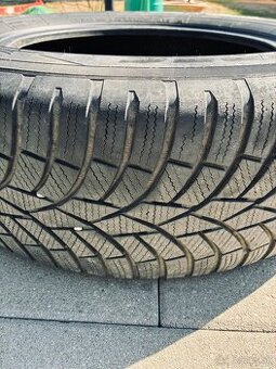225/65 R17 ToyoTires Observe S944