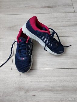 Botasky Under Armour veľkosť 35