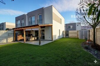 Moderný 4-izbový mezonet so záhradou a parkovaním – Rovinka