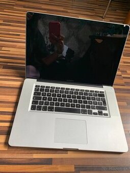 -- Predám Apple MacBook Pro 15 A1286 --