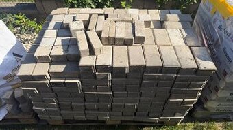 Zámková dlažba cca 12m² - ZADARMO za odvoz (Stupava)