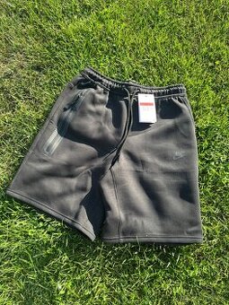 Nike Techfleece shorts kratase M L