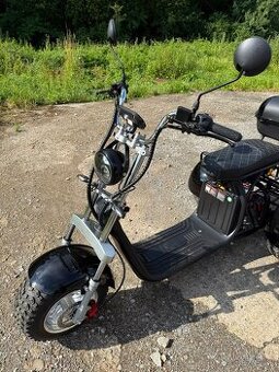 Elektrický trojkolesový chopper