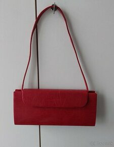 Cervena kabelka
