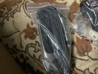 Predám čisto novú kľučku kufra na golf 4