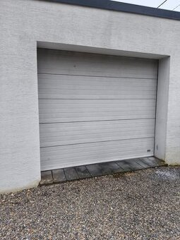 Sekciová garažova brána 250x250