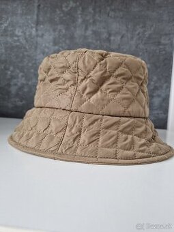 PREŠÍVANÝ KLOBÚK -M- olivovozelený