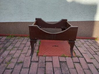 Podstavec pod sud na víno