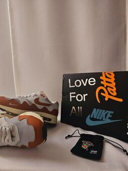 Nike Patta Waves Monarch