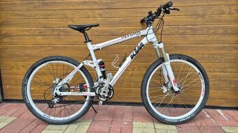 Celoodpružený horský bicykel značky KTM