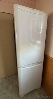 Chladnicka s mraznickou Indesit