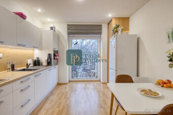 Predaj veľkometrážny 3 izbový byt, 2x kúpeľňa, 2x balkón, te - 1