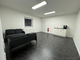 Na prenájom administratívny priestor s parkovaním v Malackác