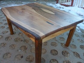 Konferenčný stolík z orecha 2