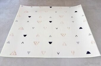 Obojstanná podložka na hranie