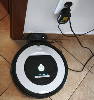 Málo používaný iRobot Roomba 774 s novou batériou
