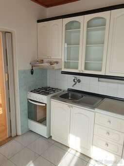 REZERVOVANÝ 1-IZBOVÝ BYT S BALKÓNOM V KN.