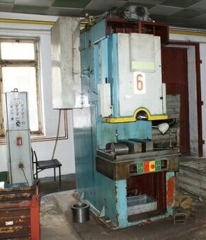 Lis výstředníkový LEU 100 M